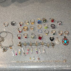Lot of Costume Jewelry Rings pendants